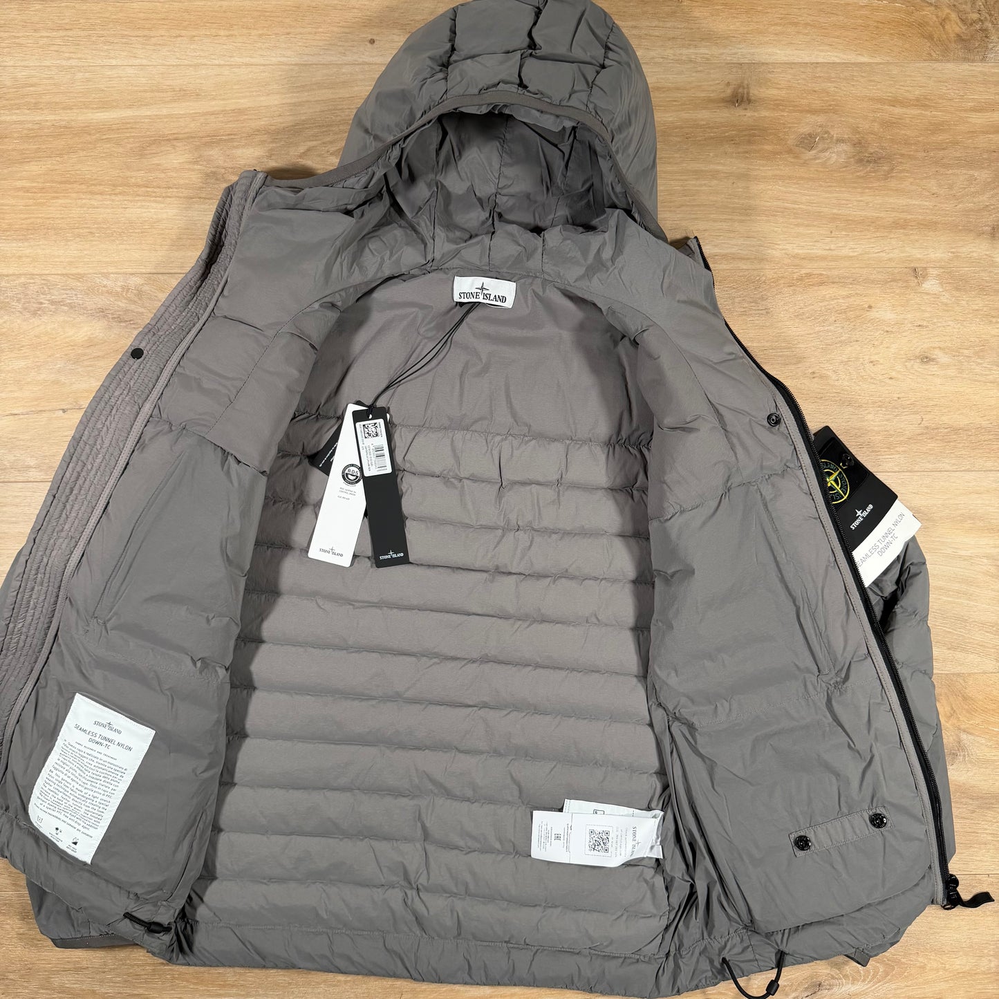 Stone Island Seamless Tunnel Nylon Down-TC Jacket in Cement