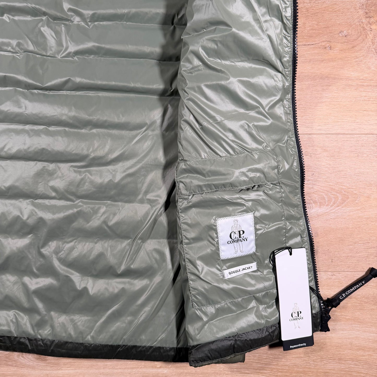 C.P. Company D.D. Shell Goggle Down Gilet in Seagrass - Green