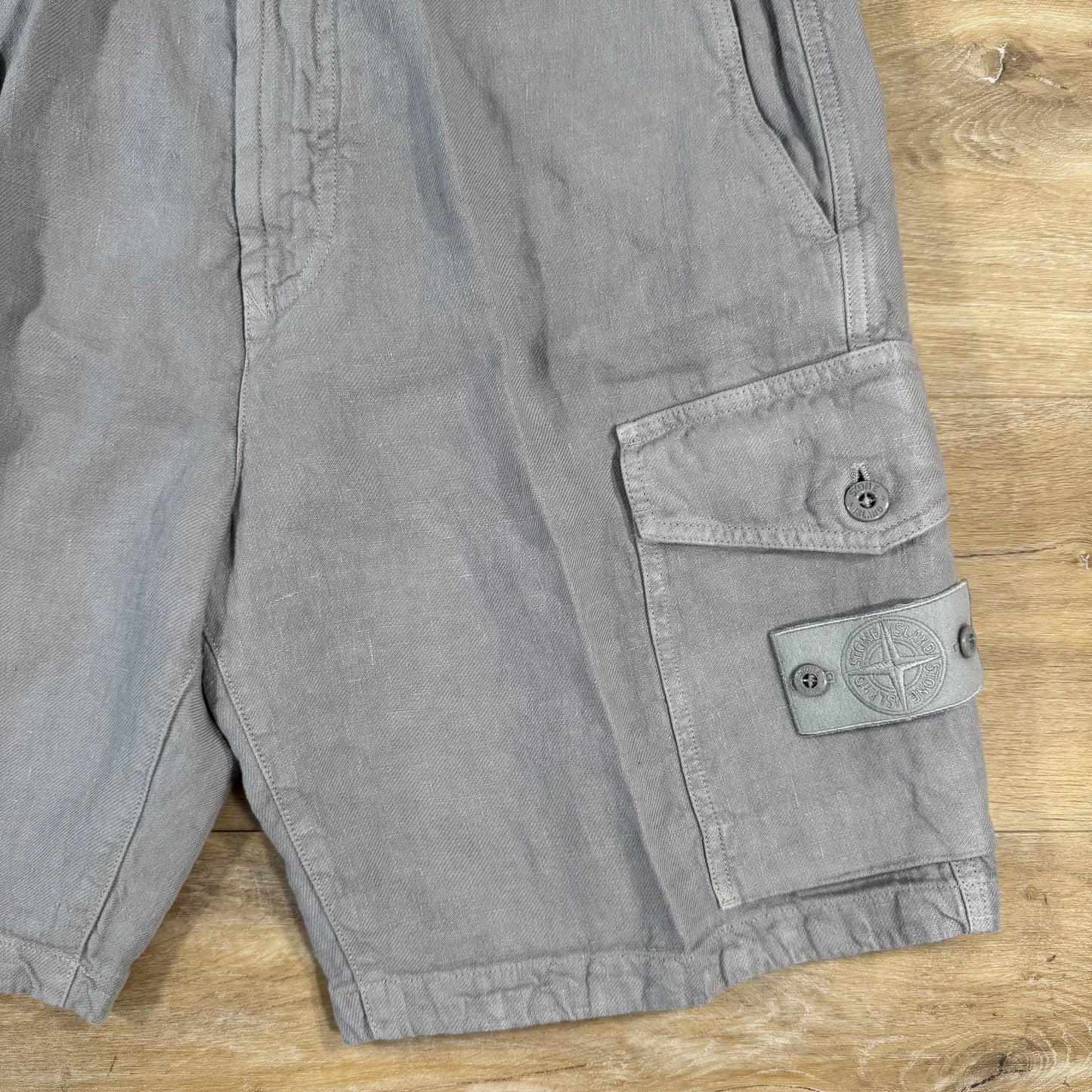 Stone Island Diagonal Linen Ghost Cargo Shorts in Dust Grey