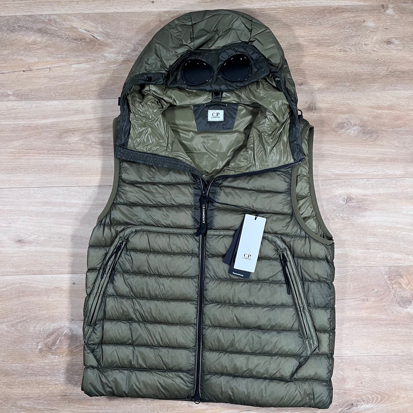 C.P. Company D.D. Shell Goggle Down Gilet in Elmwood Green