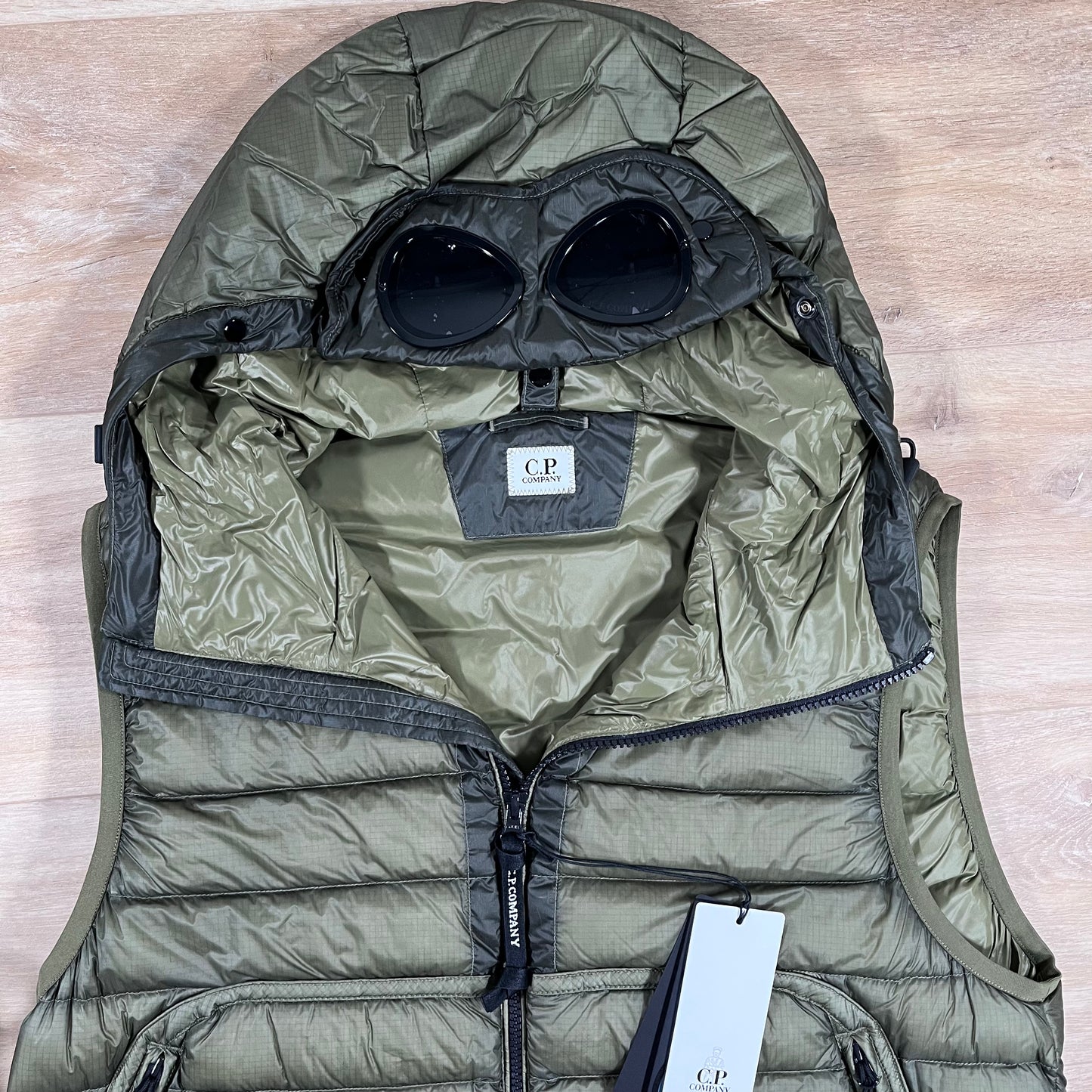 C.P. Company D.D. Shell Goggle Down Gilet in Elmwood Green