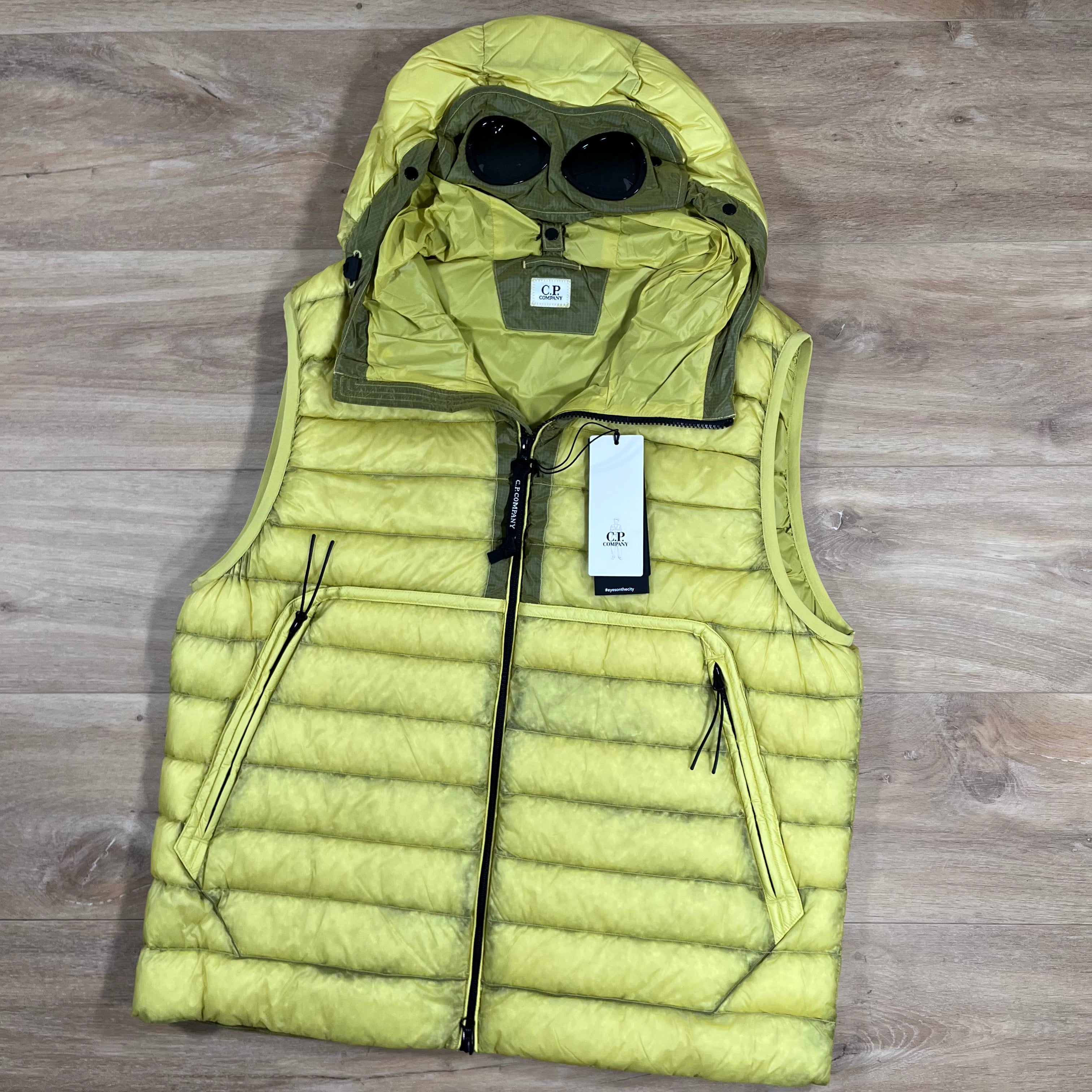 C.P. Company D.D. Shell Goggle Down Gilet in Green Sheen
