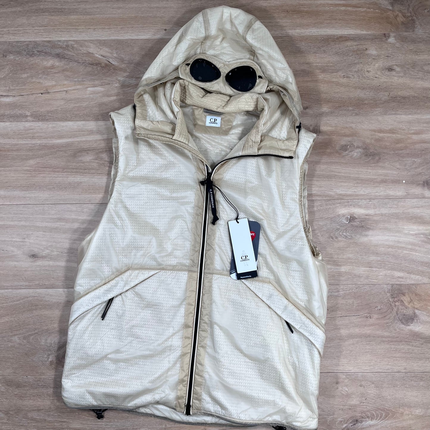 C.P. Company Nada Shell Goggle Padded Gilet in Pistachio Shell