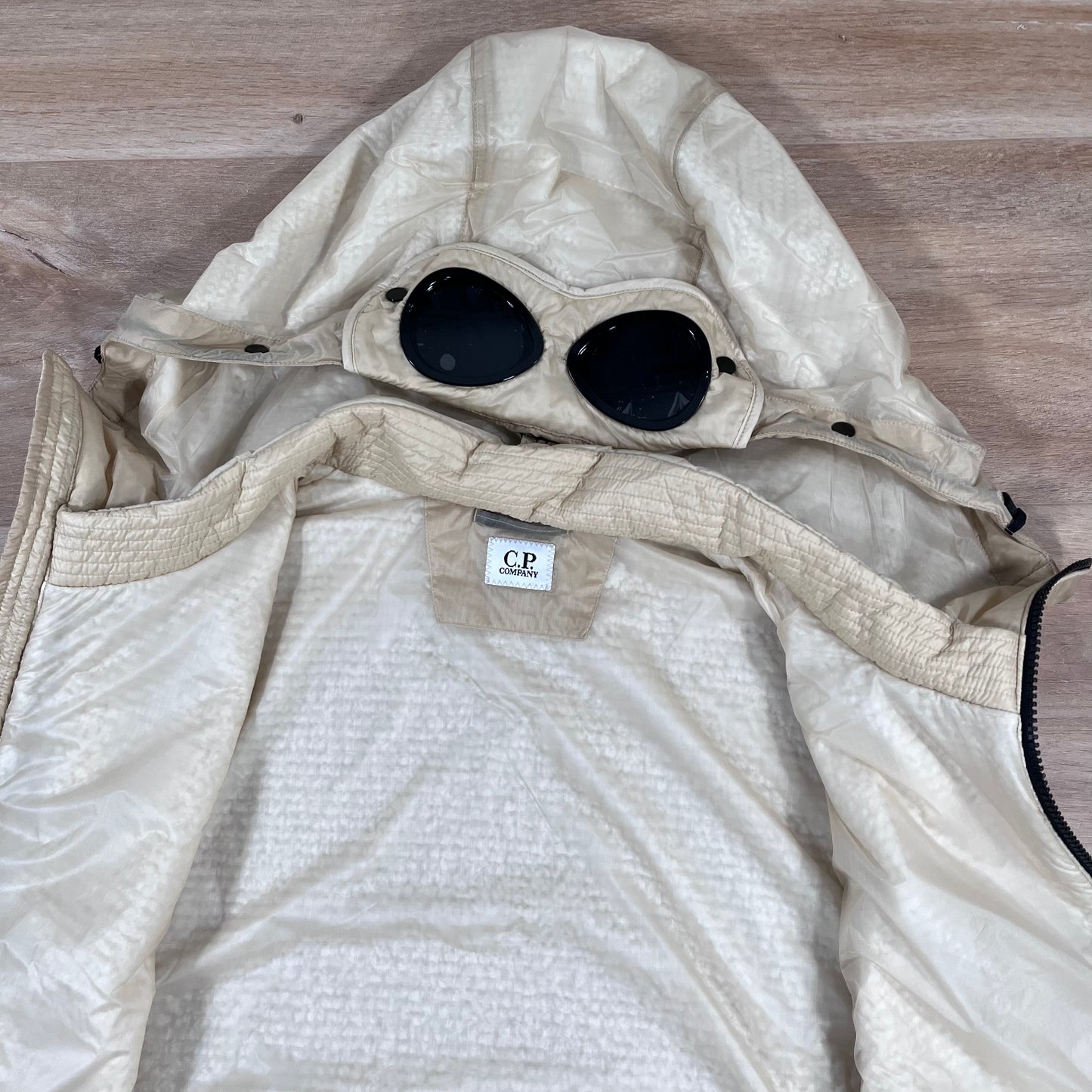 C.P. Company Nada Shell Goggle Padded Gilet in Pistachio Shell