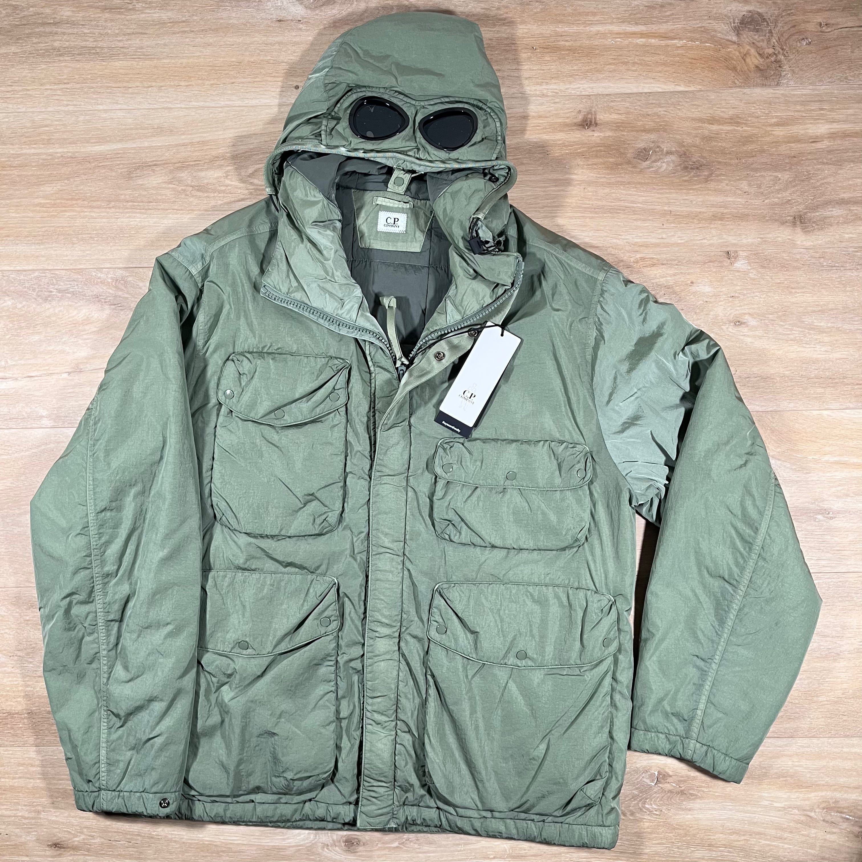 あ*様 C.P. Company CHROME-R GOGGLE JACKET C.P. Company Chrome-R Padded Goggle Jacket in Seagrass - Green