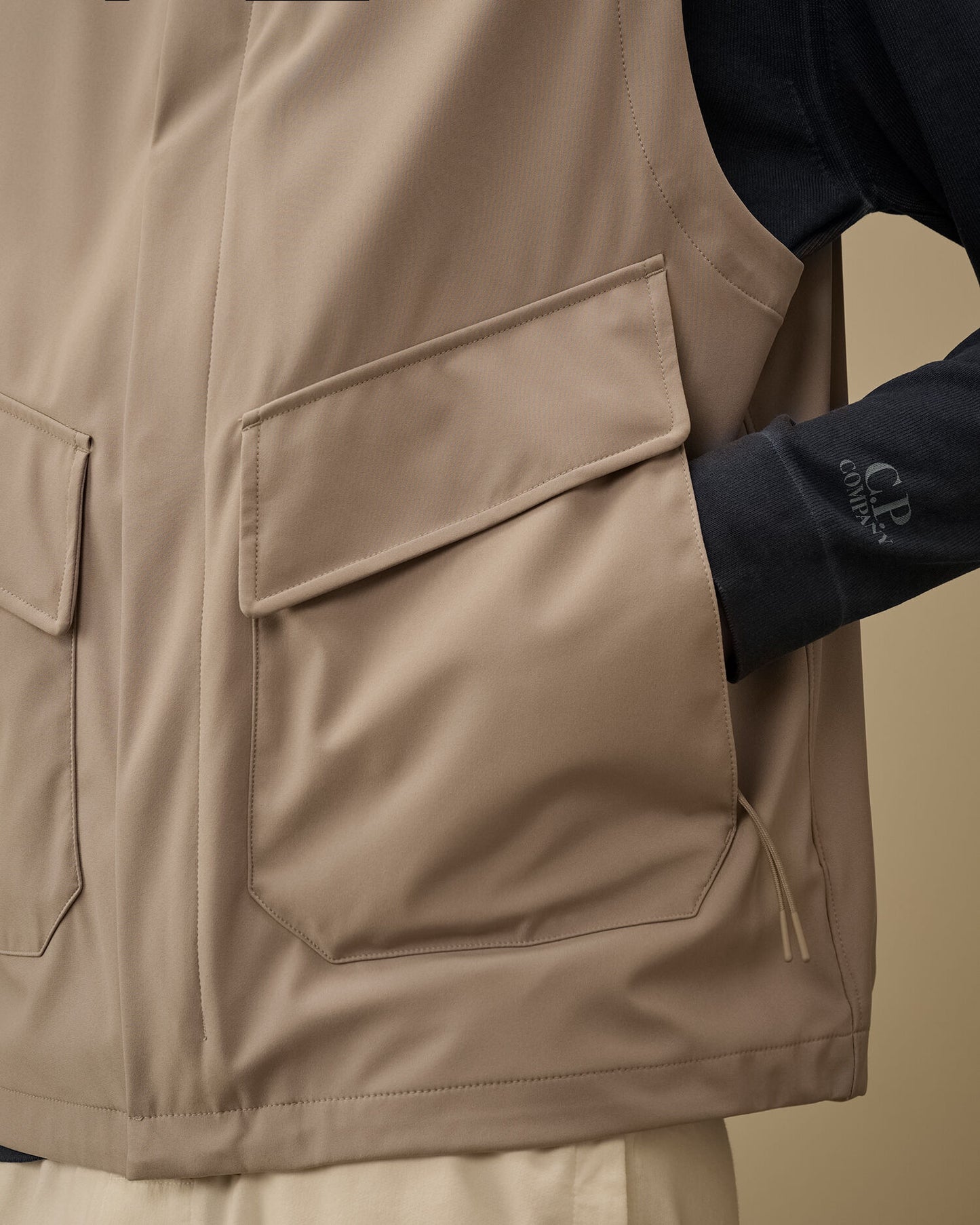 C.P. Company Shell-R Goggle Gilet in Dove