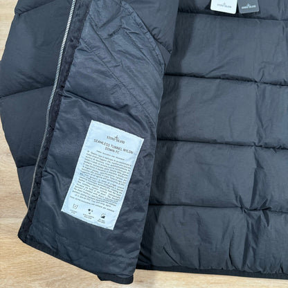 Stone Island Seamless Tunnel Down-TC Jacket in Black