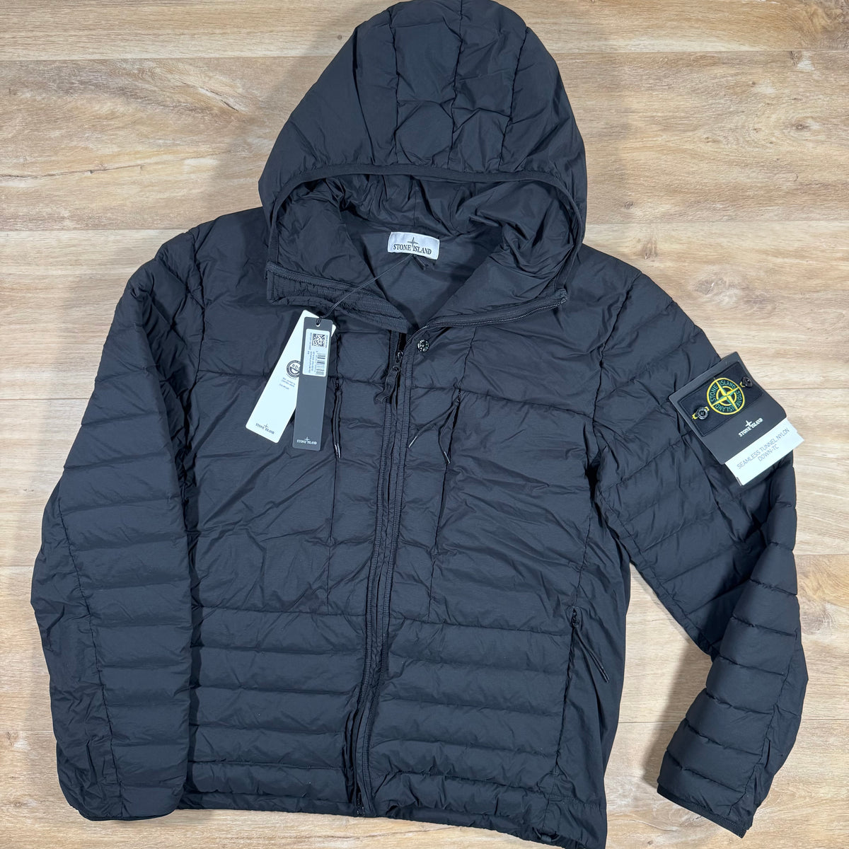 Stone Island Seamless Tunnel Nylon Down-TC Jacket in Black – Label 