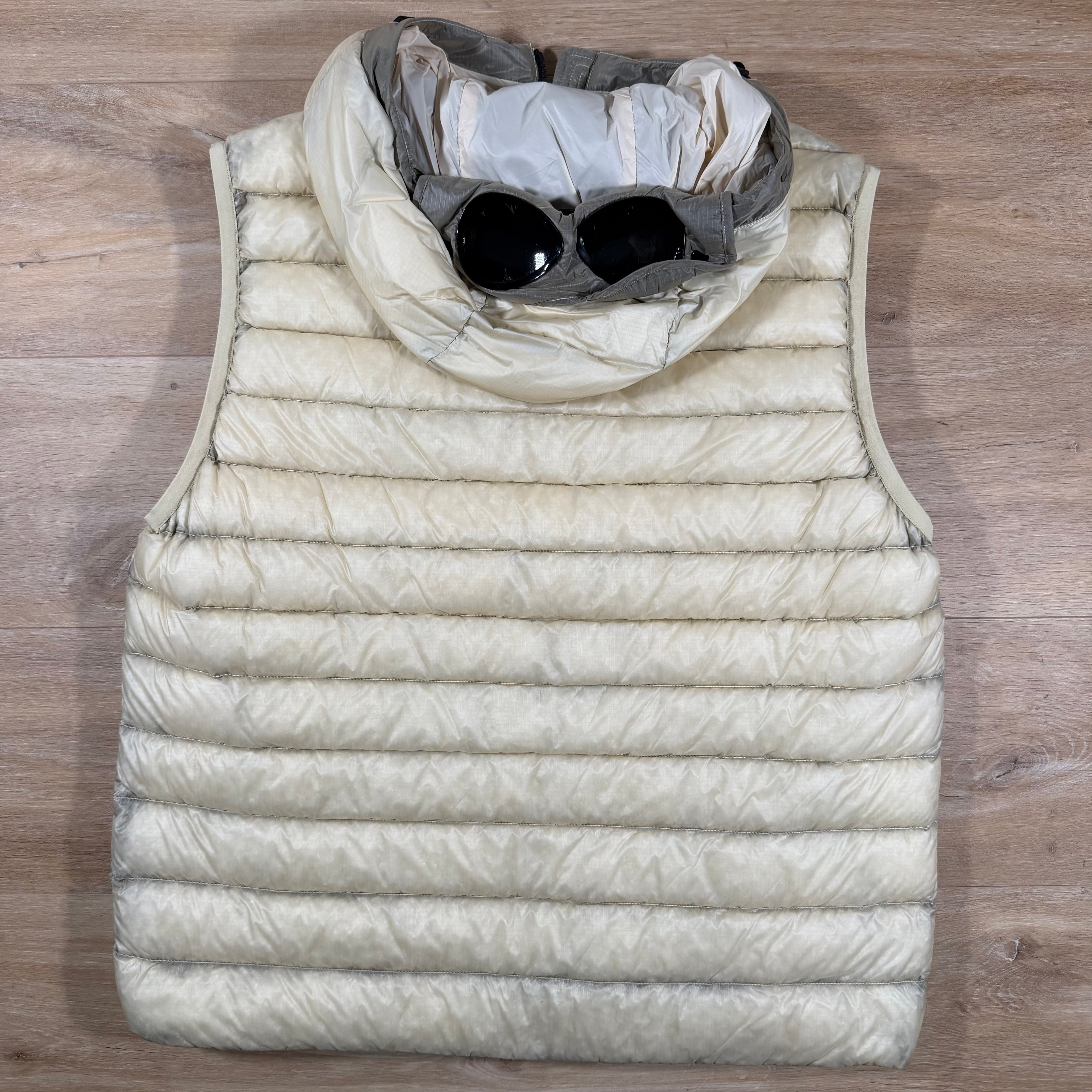C.P. Company D.D. Shell Goggle Down Gilet in Pistachio Shell – Label Menswear