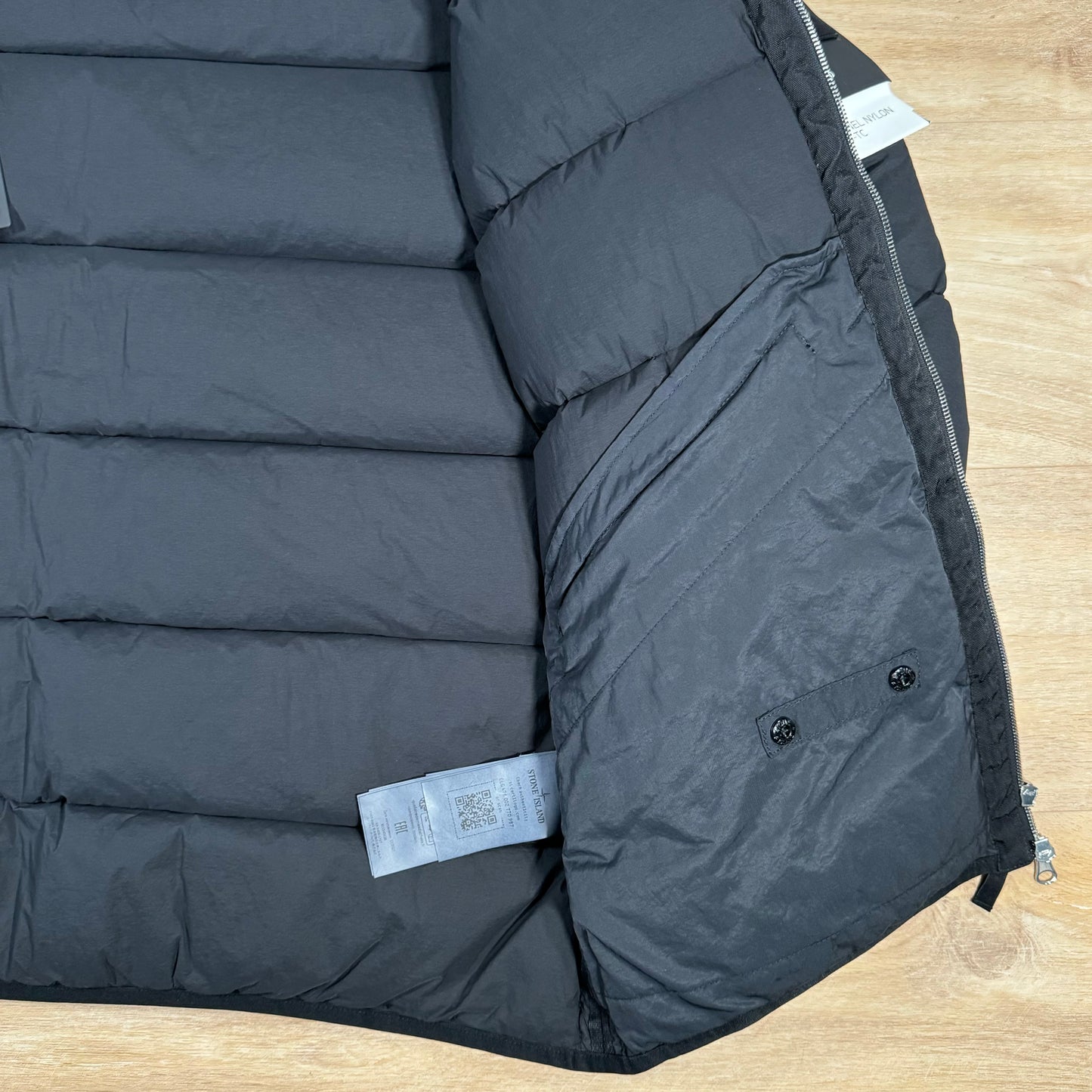 Stone Island Seamless Tunnel Down-TC Jacket in Black