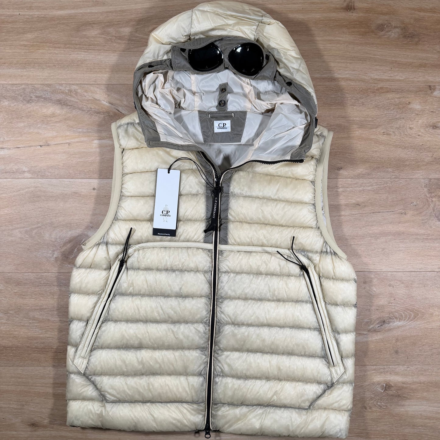 C.P. Company D.D. Shell Goggle Down Gilet in Pistachio Shell