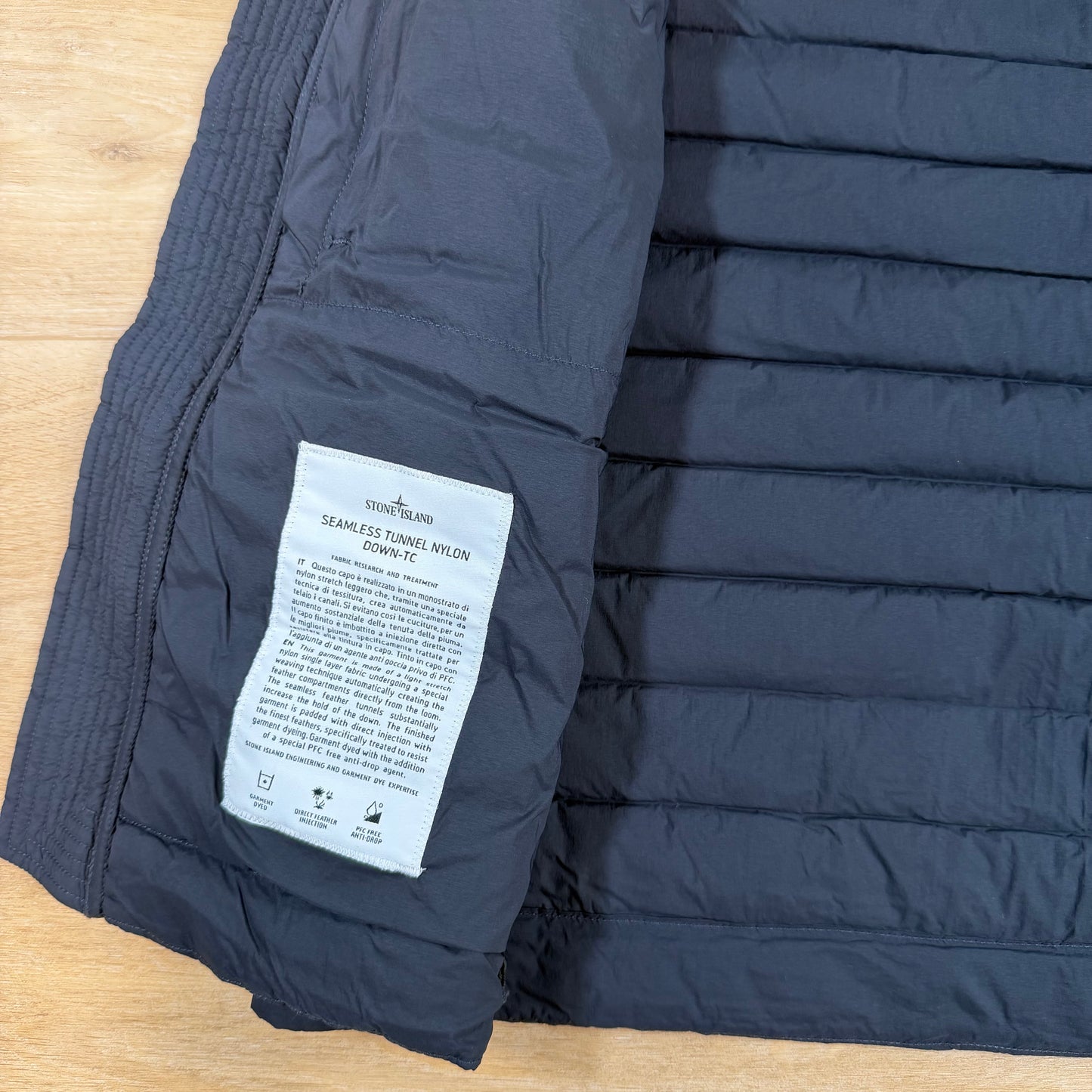 Stone Island Seamless Tunnel Nylon Down-TC Vest in Navy