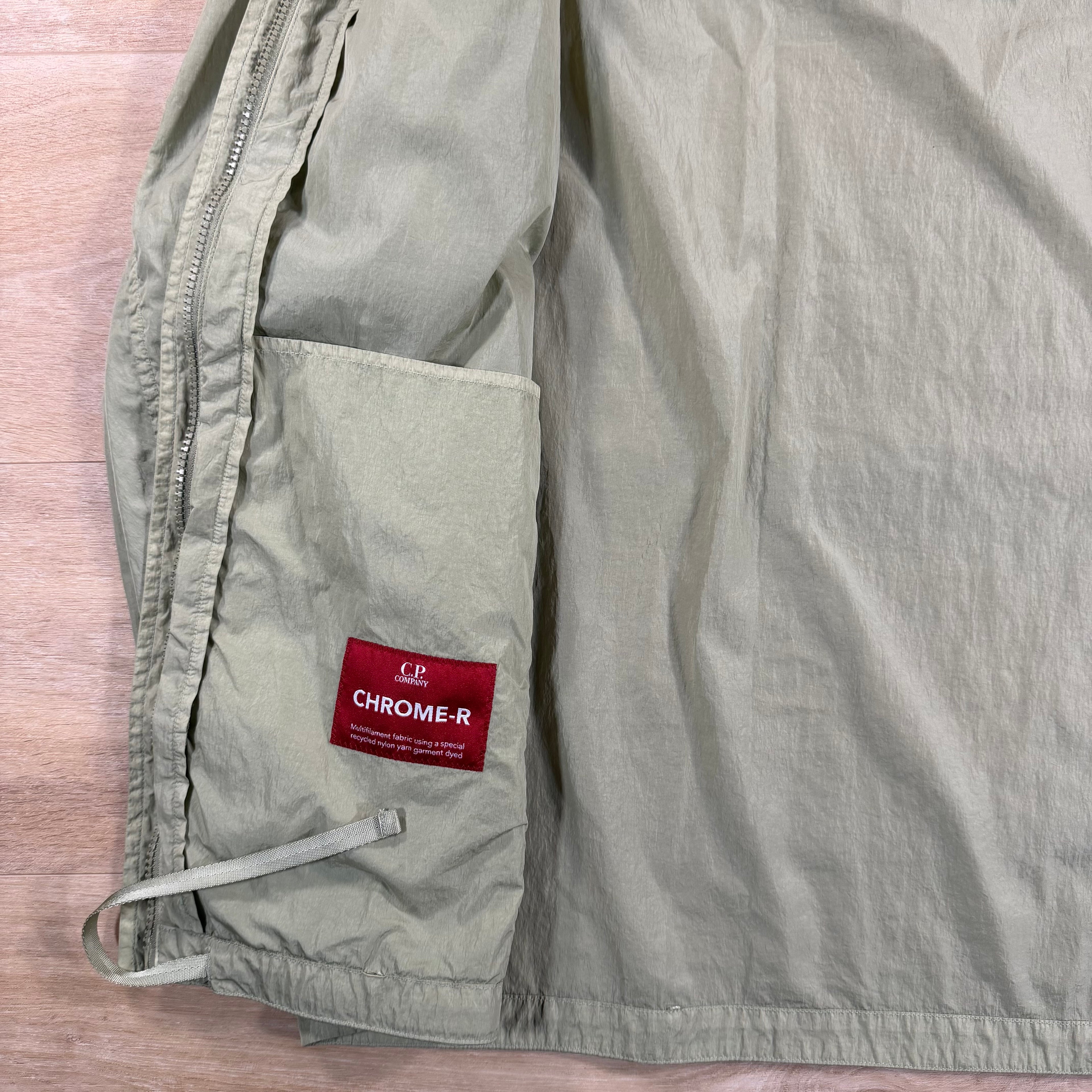 C.P. Company Chrome-R Hooded Lens Overshirt in Moss Gray - Green