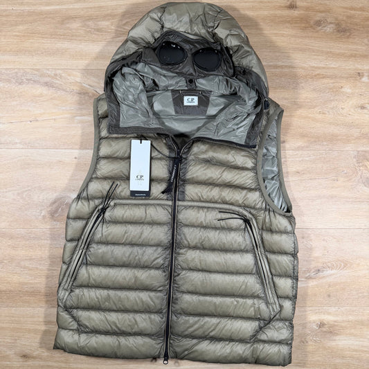 C.P. Company D.D. Shell Goggle Down Gilet in Fungi Grey