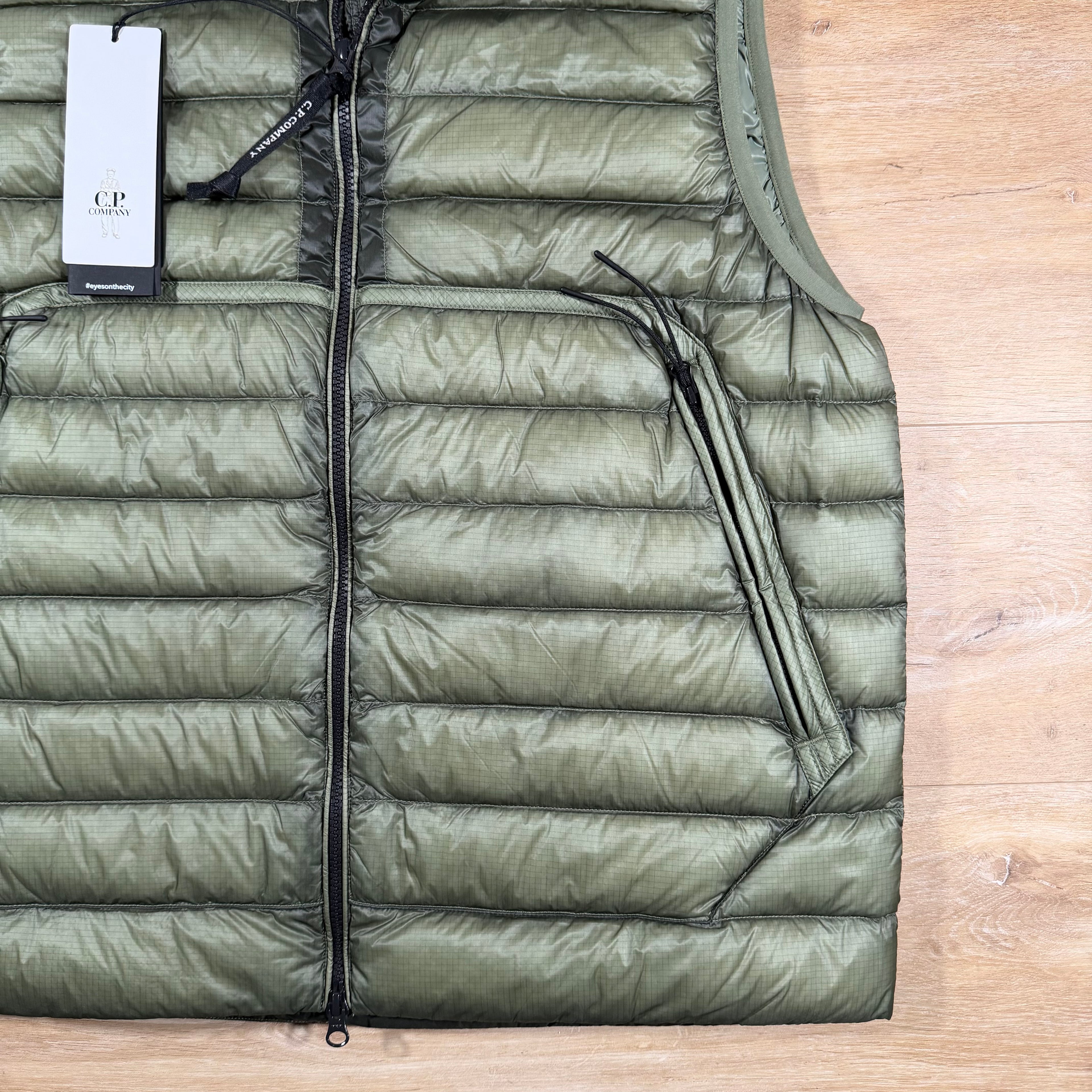 C.P. Company D.D. Shell Goggle Down Gilet in Seagrass - Green