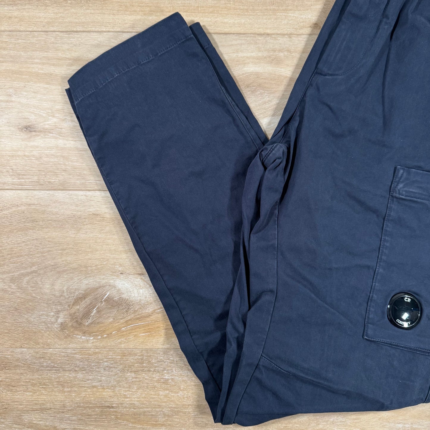 C.P. Company Stretch Sateen Regular Lens Cargo Pants in Navy