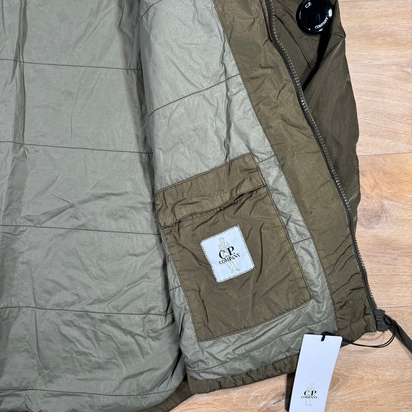 C.P. Company Chrome-R Hooded Zipped Lens Overshirt in Ivy Green