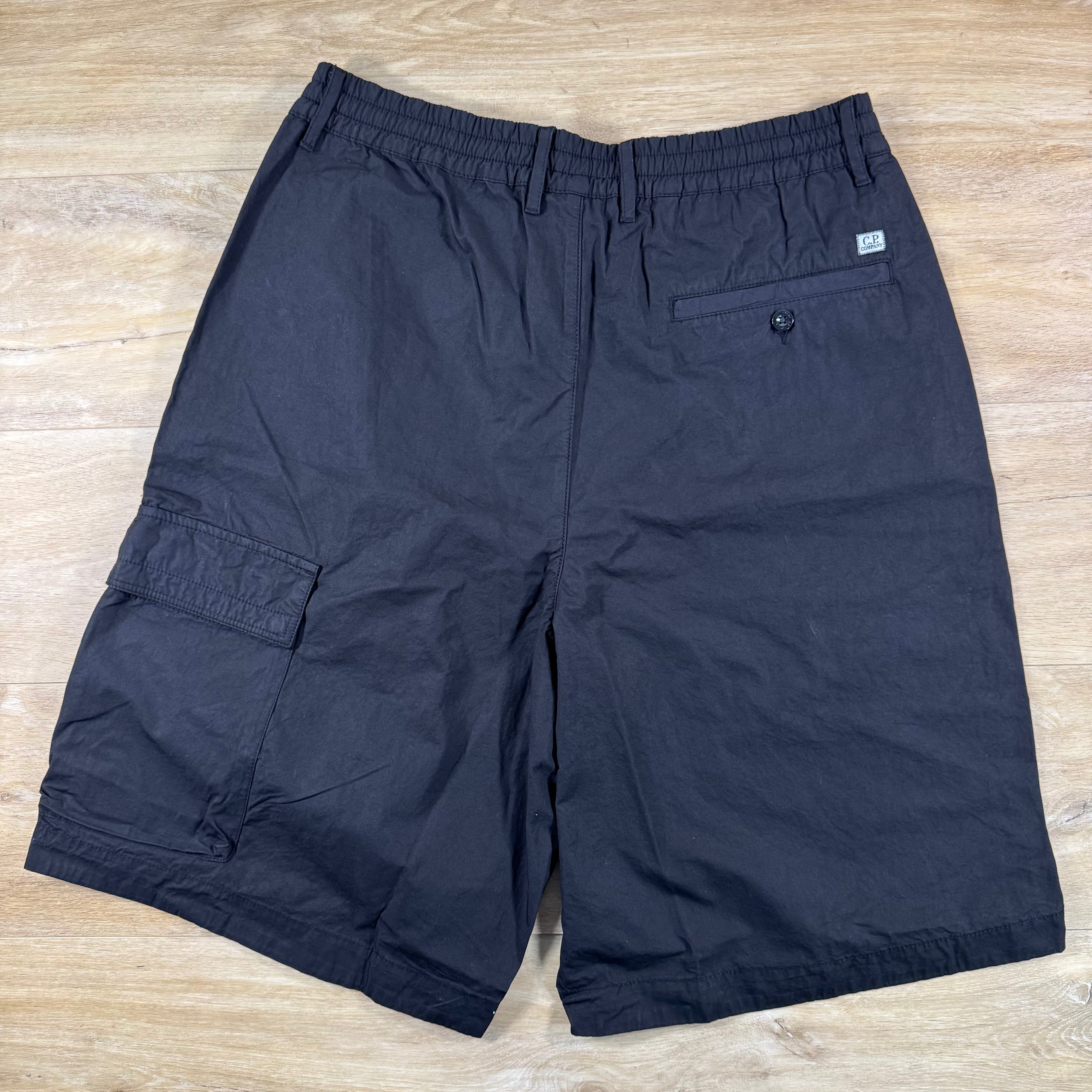 C.P. Company Micro-Reps Lens Boxy Shorts in Black – Label Menswear C.P. Company Micro-Reps Lens Boxy Shorts in Black – Label Menswear