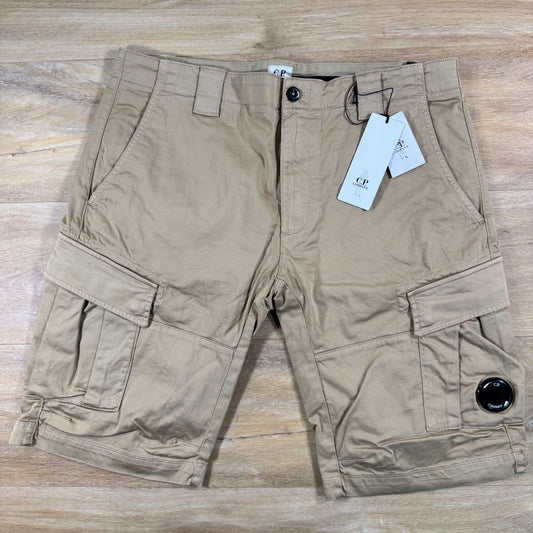 C.P. Company Stretch Sateen Cargo Lens Shorts in Anphora - Beige
