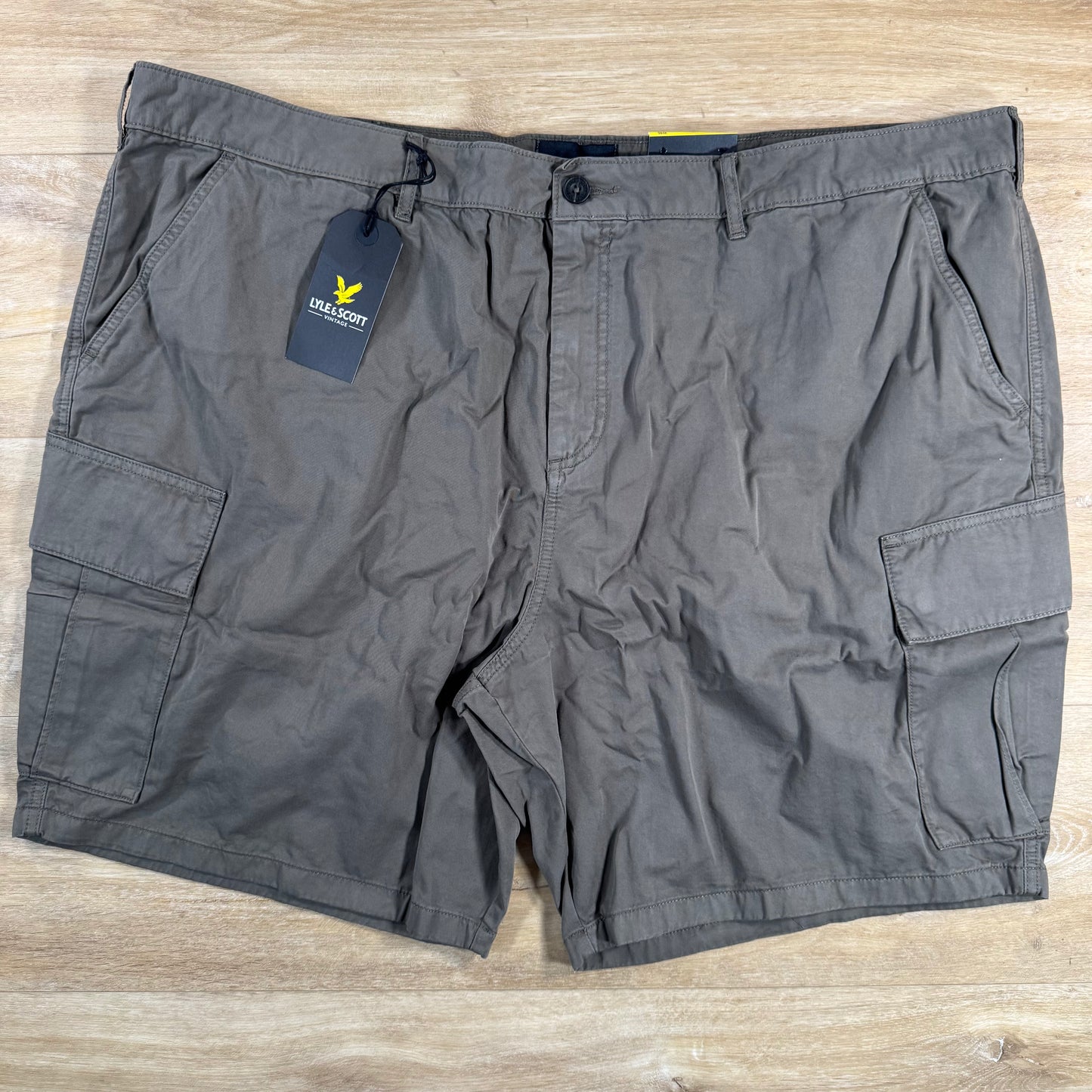 Lyle & Scott Cotton Cargo Shorts in Khaki Ash