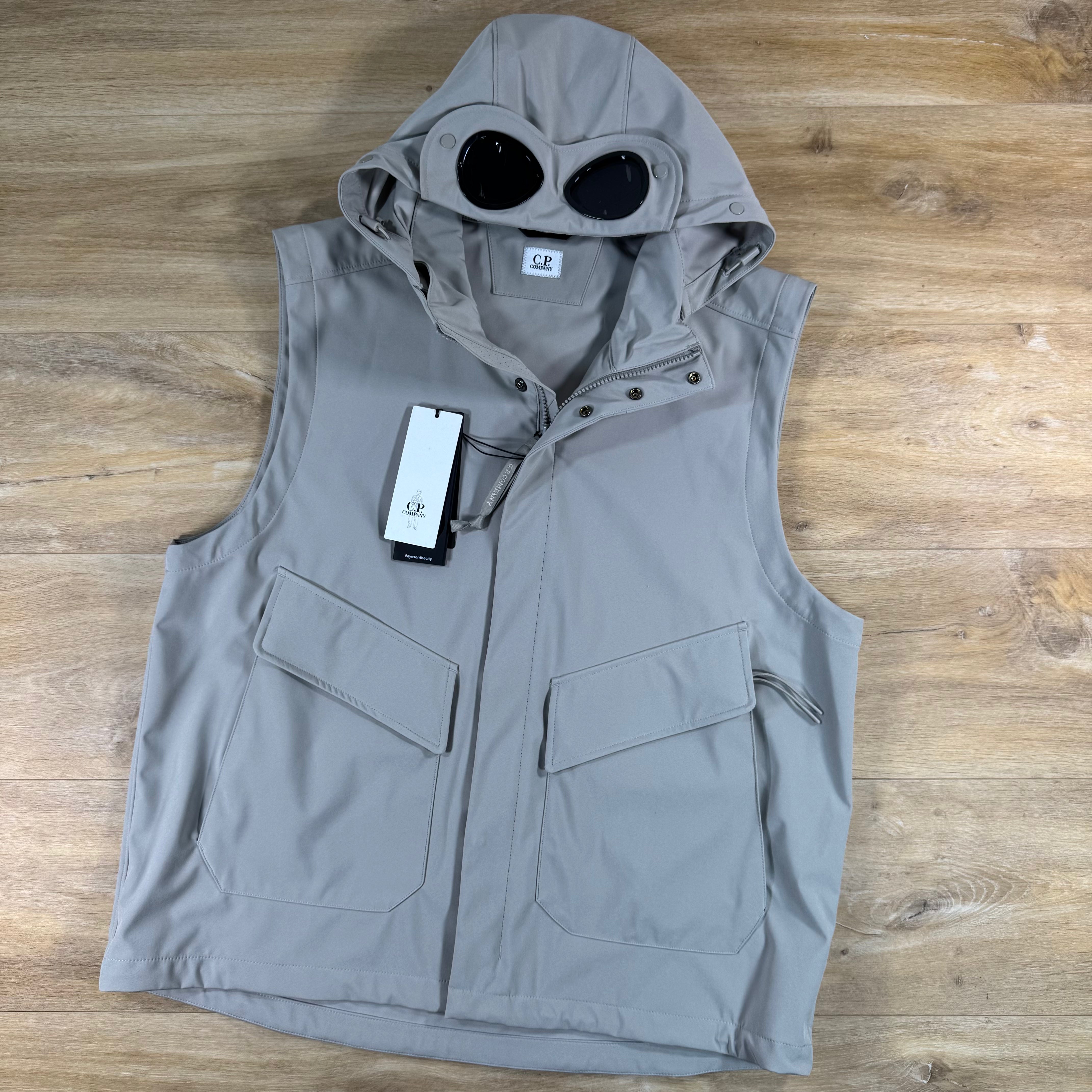 C.P. Company Shell-R Goggle Gilet in Dove