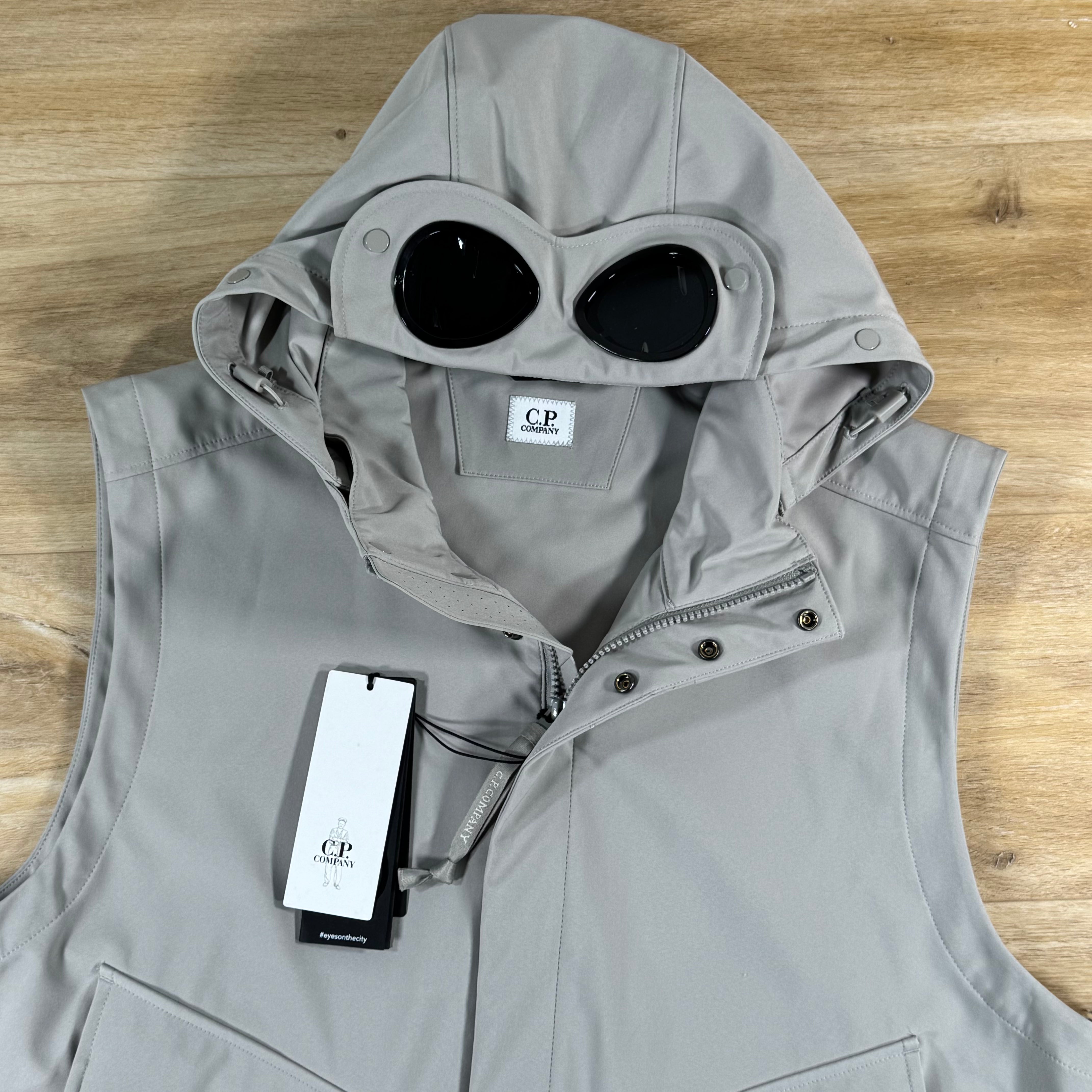 C.P. Company Shell-R Goggle Gilet in Dove