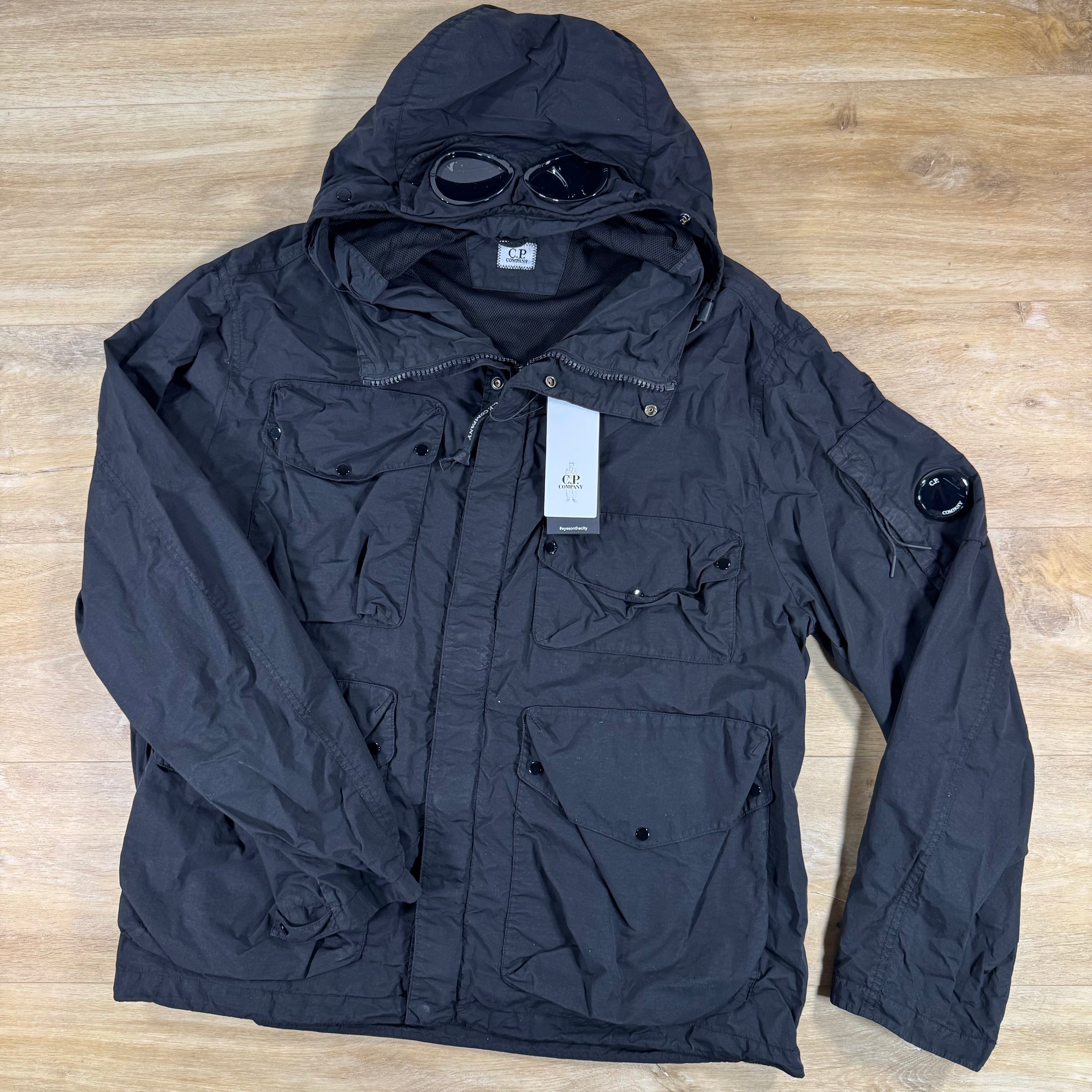 C.P. Company Flatt Nylon Goggle Lens Jacket in Black – Label Menswear