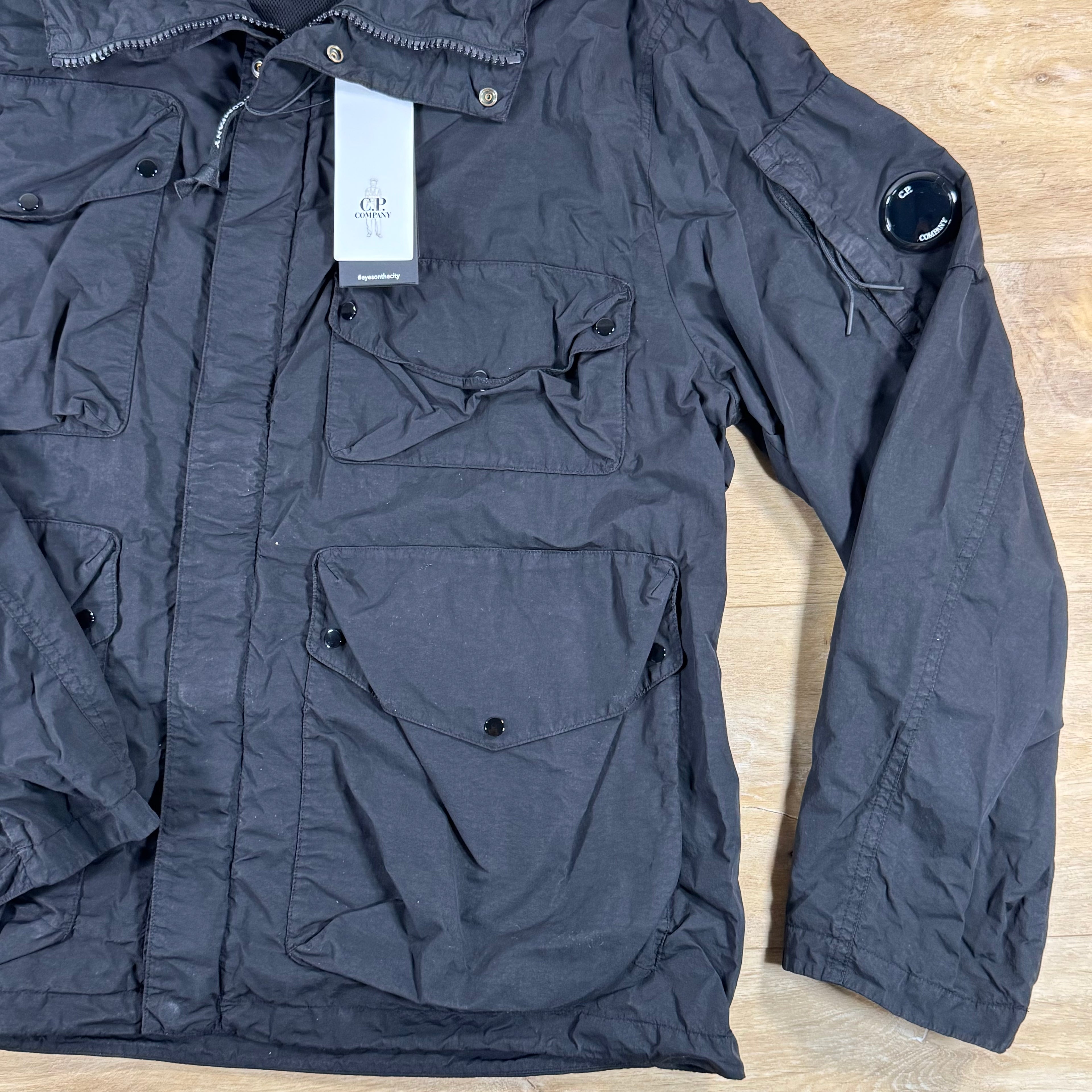 C.P. Company Flatt Nylon Goggle Lens Jacket in Black