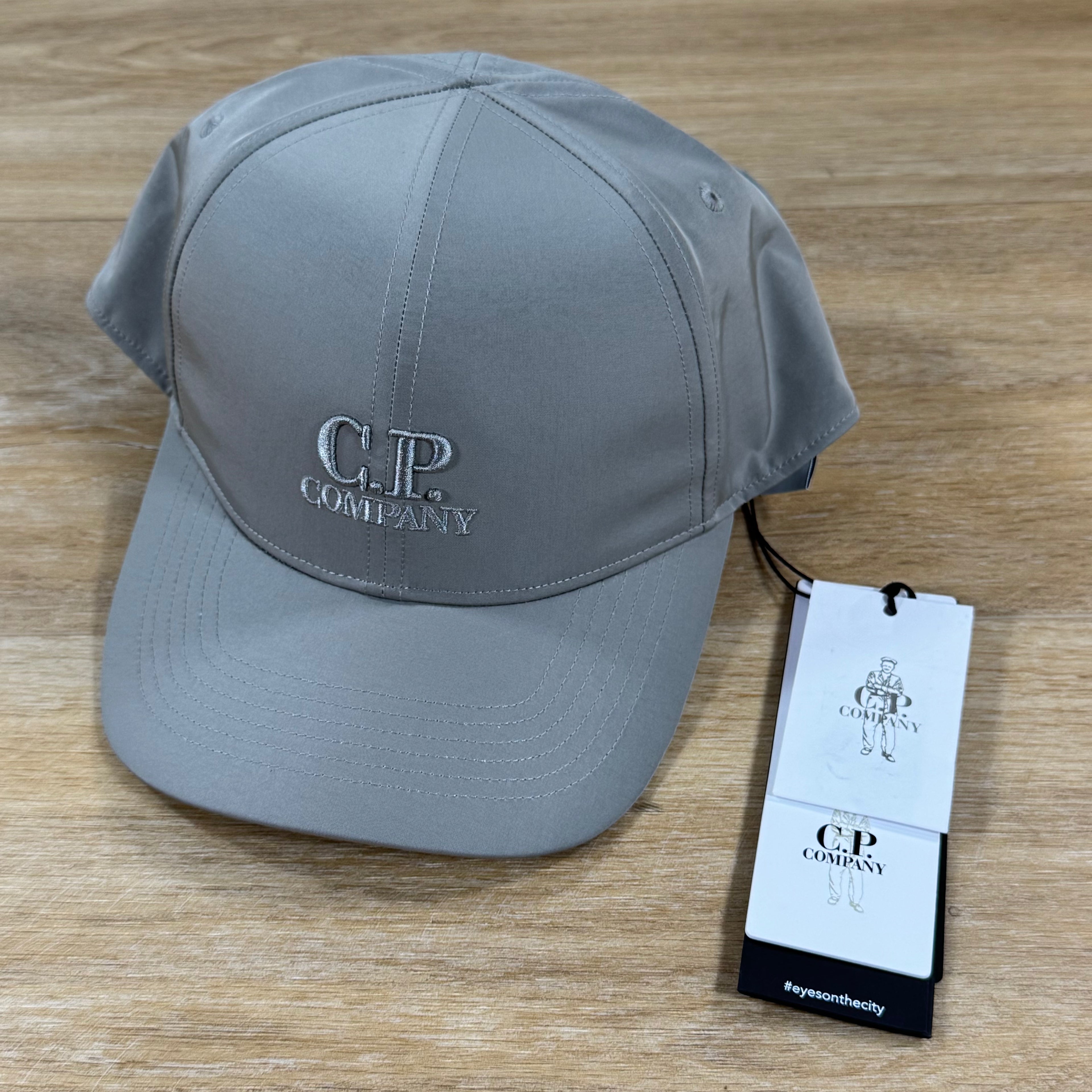 C.P. Company Chrome-R Goggle Cap in Dove