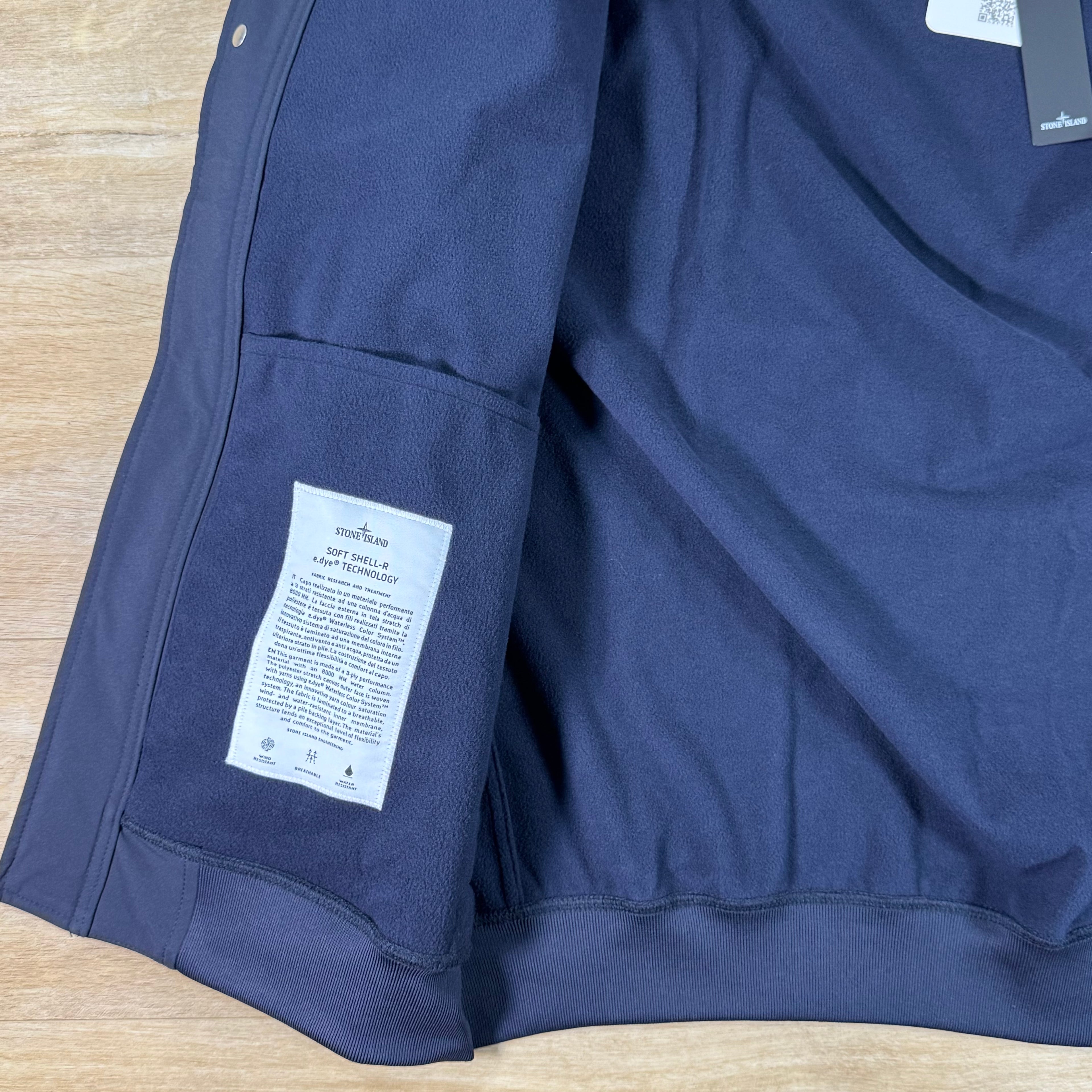 Stone Island Soft Shell-R Jacket in Navy