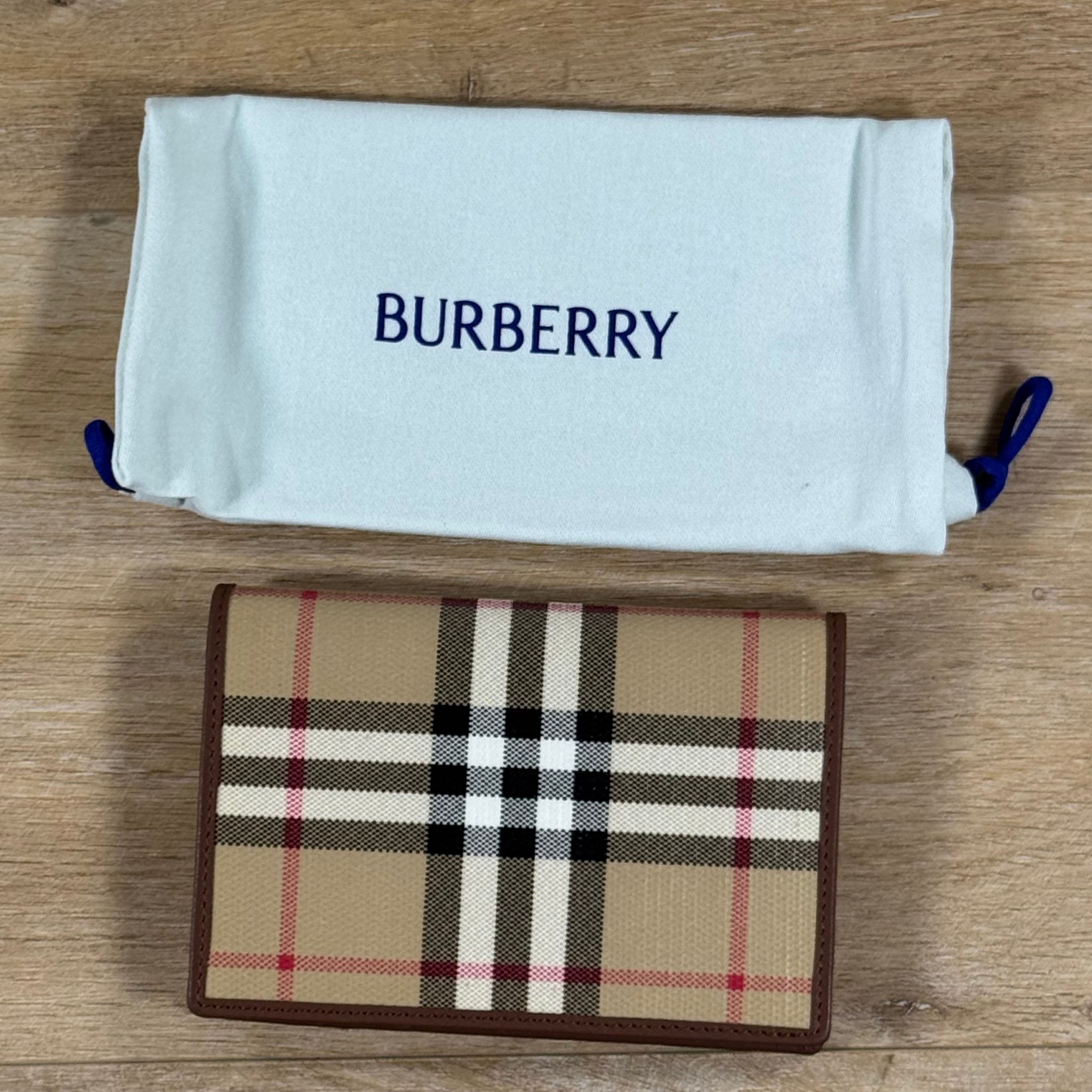Burberry Check Passport Holder in Archive Beige