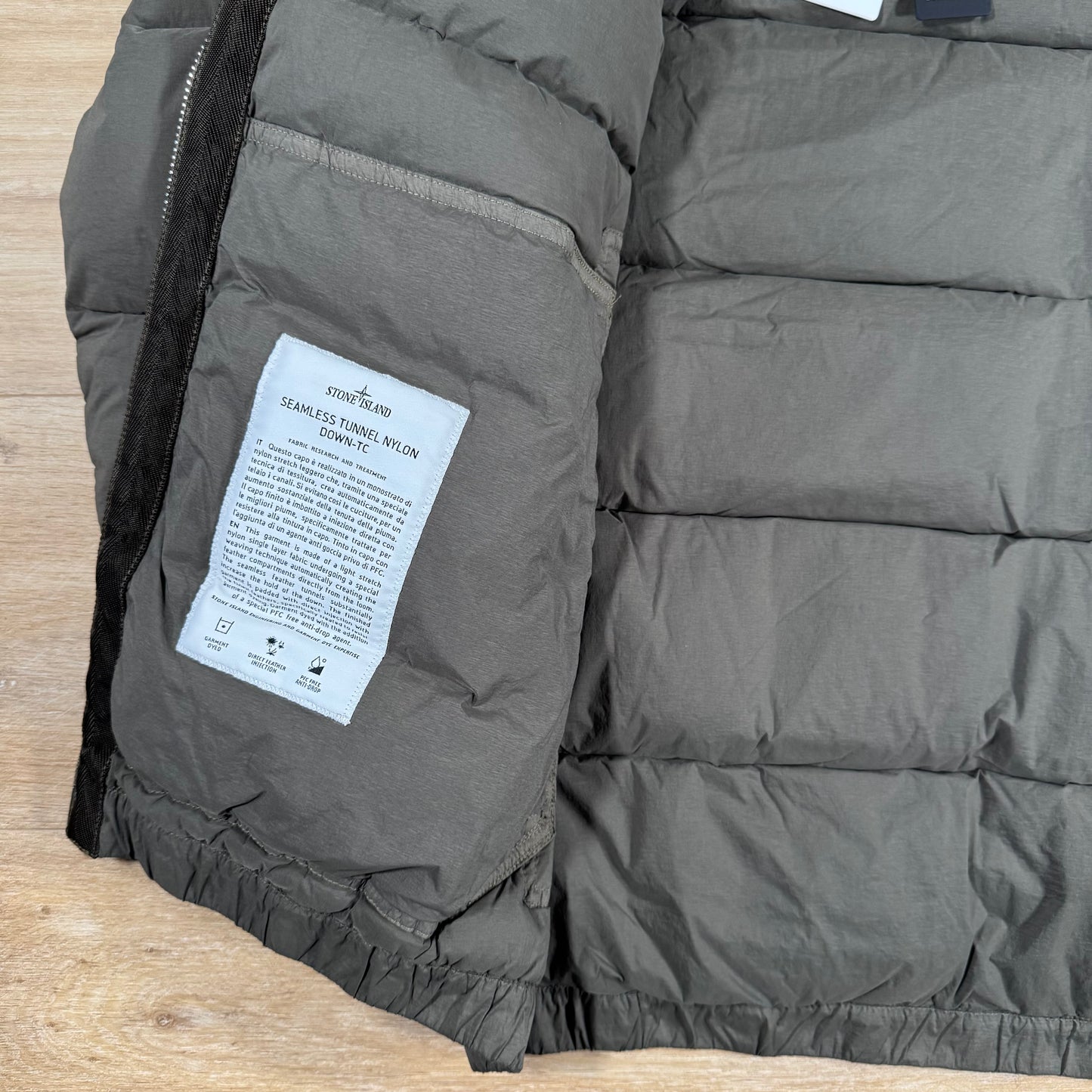 Stone Island Seamless Tunnel Nylon Down-TC Jacket in Military Green