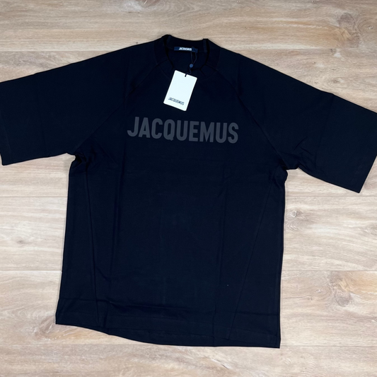 Jacquemus Le T-Shirt Typo in Black