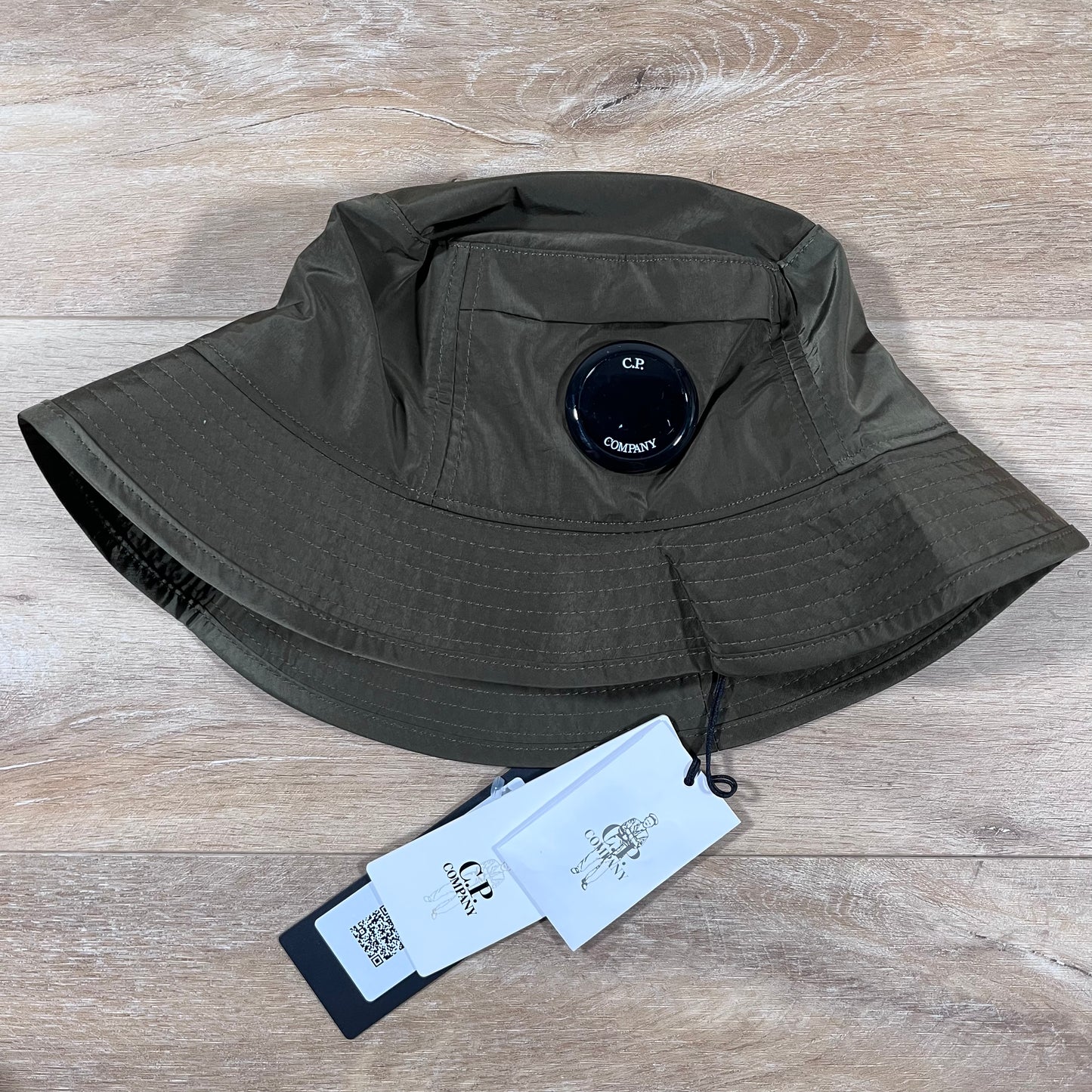 C.P. Company Chrome-R Lens Bucket Hat in Ivy Green
