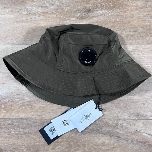 C.P. Company Chrome-R Lens Bucket Hat in Ivy Green