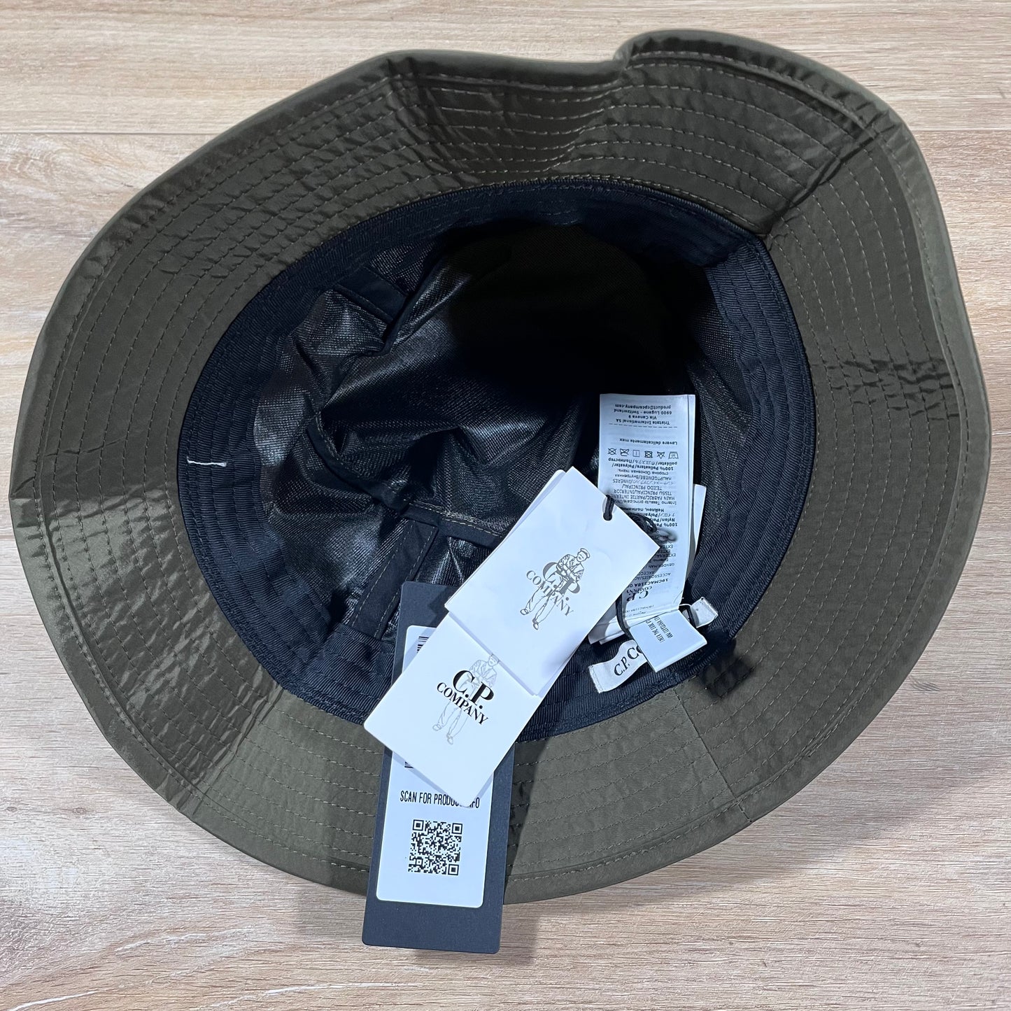 C.P. Company Chrome-R Lens Bucket Hat in Ivy Green