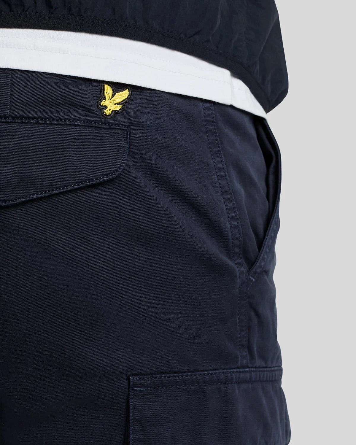 Lyle & Scott Cotton Cargo Shorts in Dark Navy