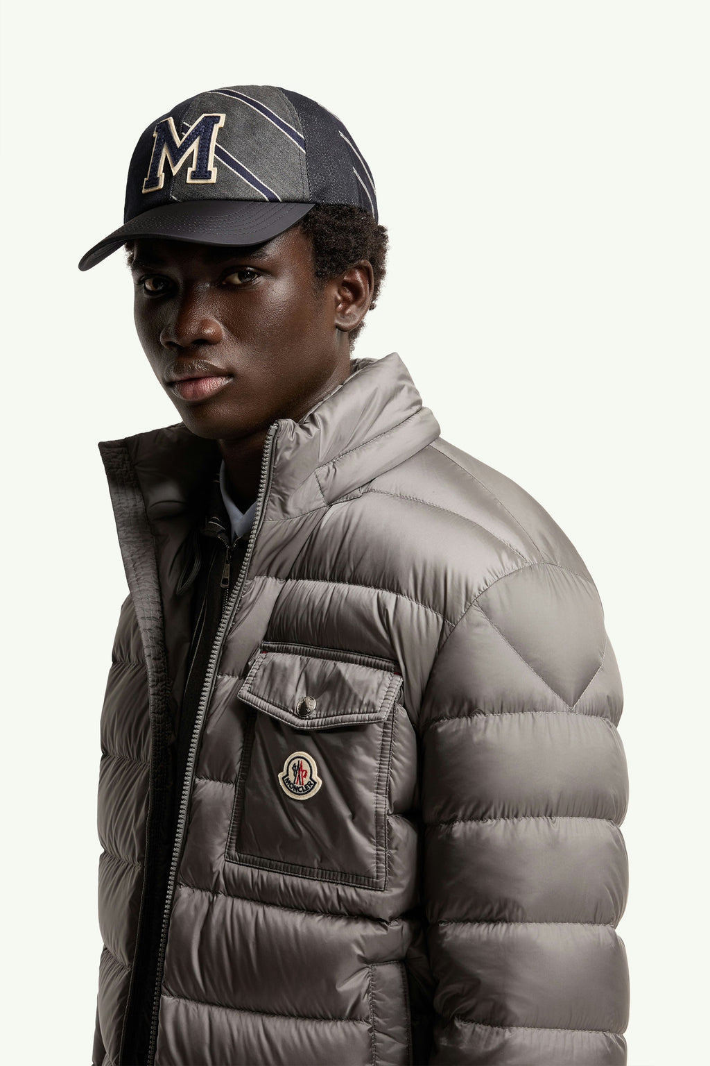 Moncler Verith Hooded Short Down Jacket in Grey