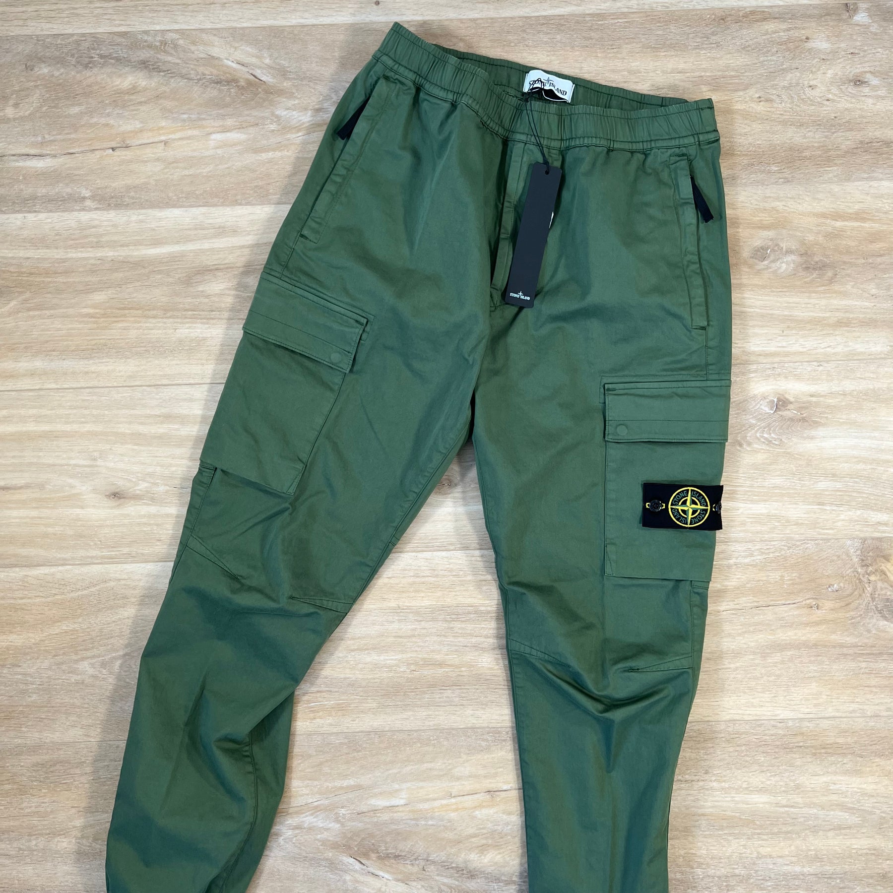 Stone Island Stretch Cargo Pants in Olive – LABEL MENSWEAR